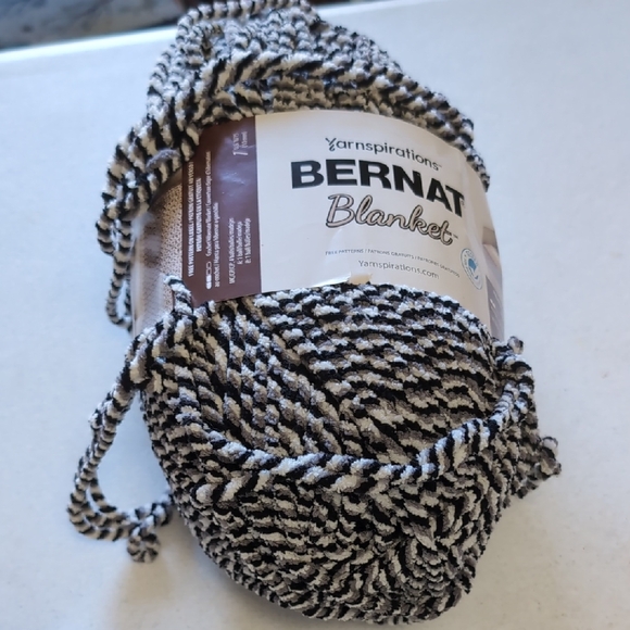 Bernat Other - Bernat Black and White Blanket Yarn- New-inkwell